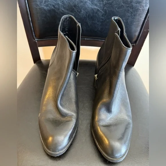 Vince Camuto Gaviren Booties - Picture 5 of 12